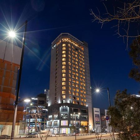 Urban-Est Hotel Коян Экстерьер фото