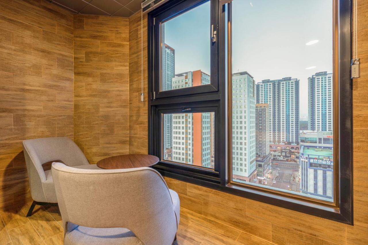 Urban-Est Hotel Коян Экстерьер фото