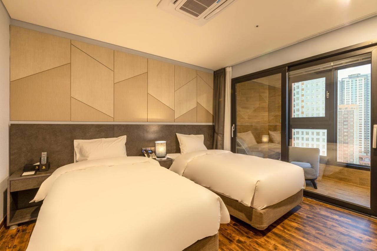 Urban-Est Hotel Коян Экстерьер фото