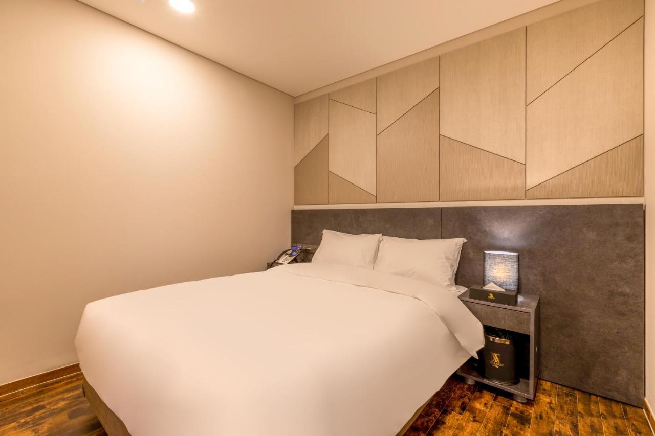Urban-Est Hotel Коян Экстерьер фото