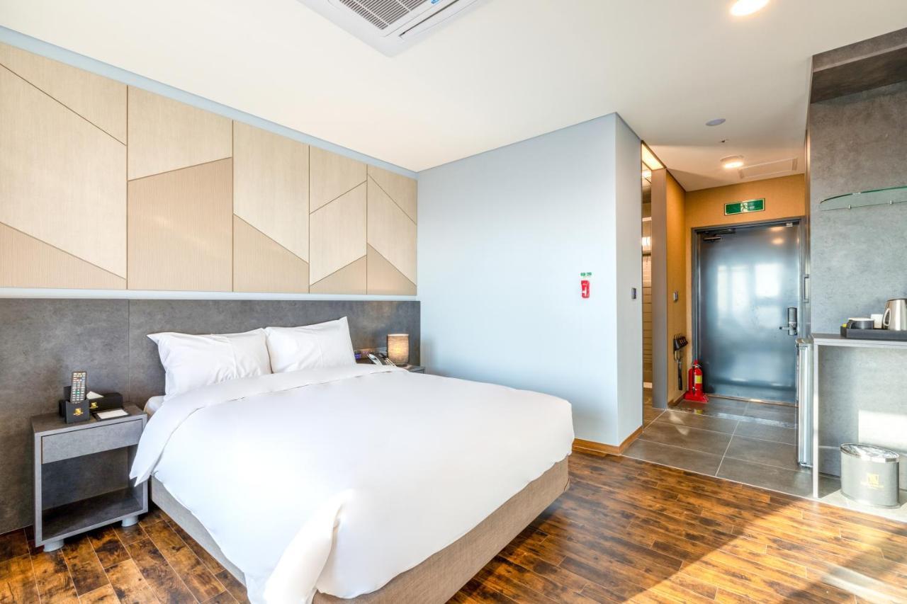 Urban-Est Hotel Коян Экстерьер фото