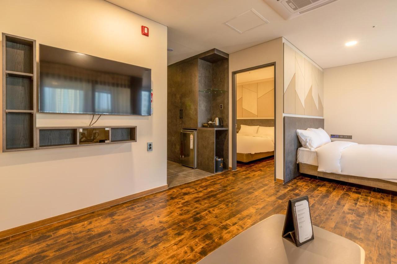 Urban-Est Hotel Коян Экстерьер фото