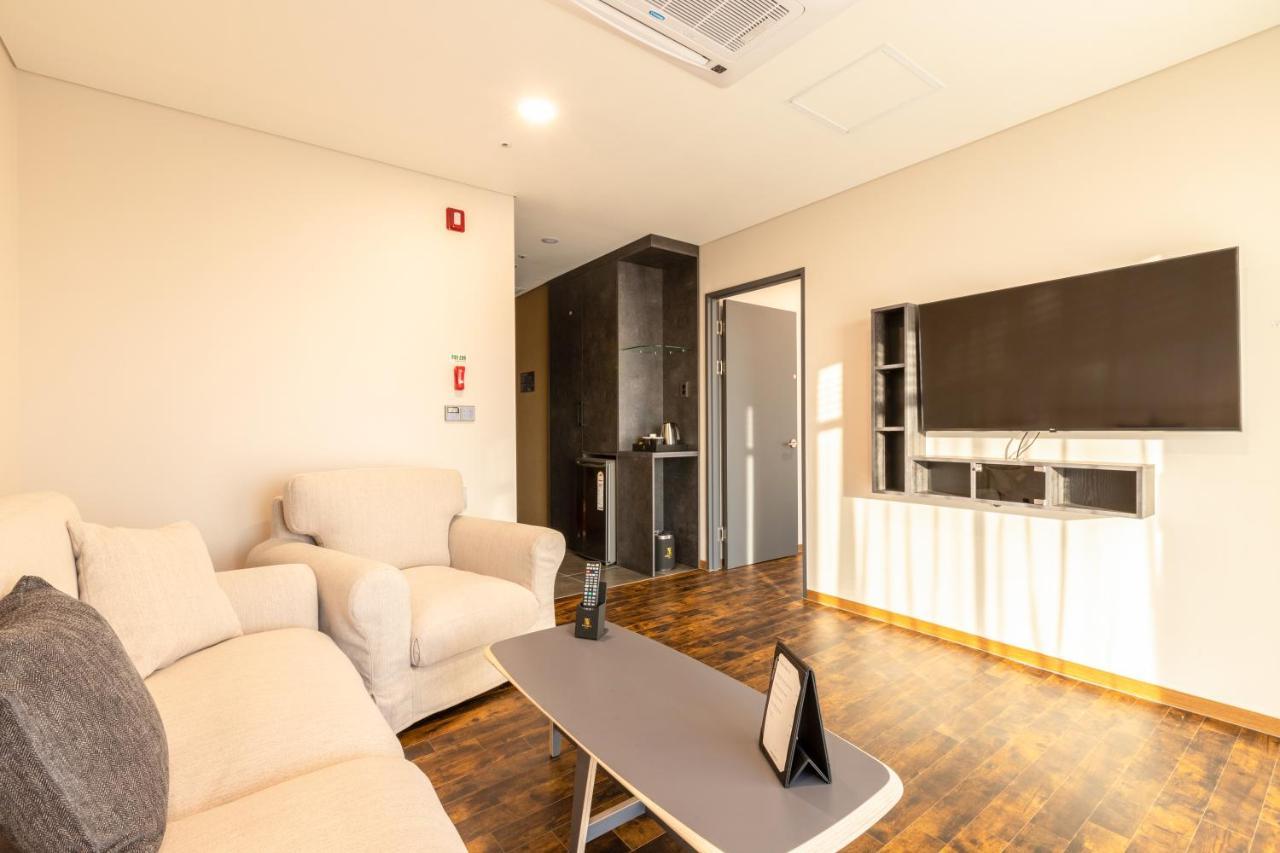 Urban-Est Hotel Коян Экстерьер фото
