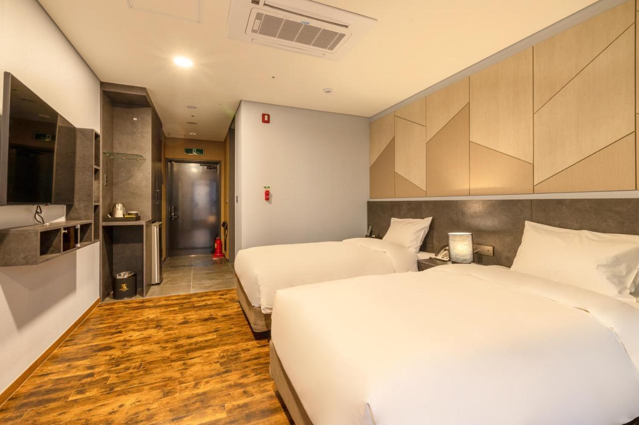 Urban-Est Hotel Коян Экстерьер фото