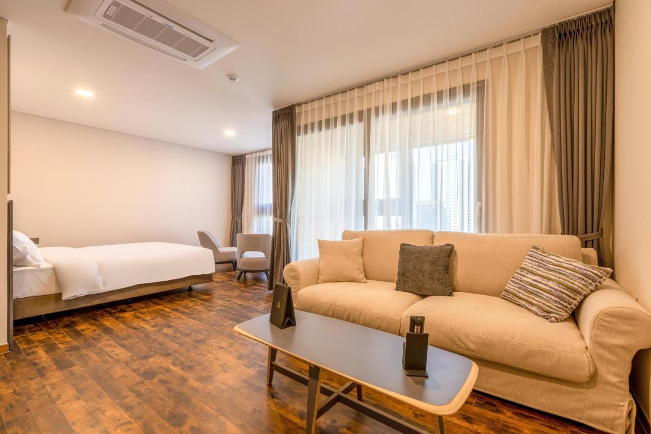 Urban-Est Hotel Коян Экстерьер фото