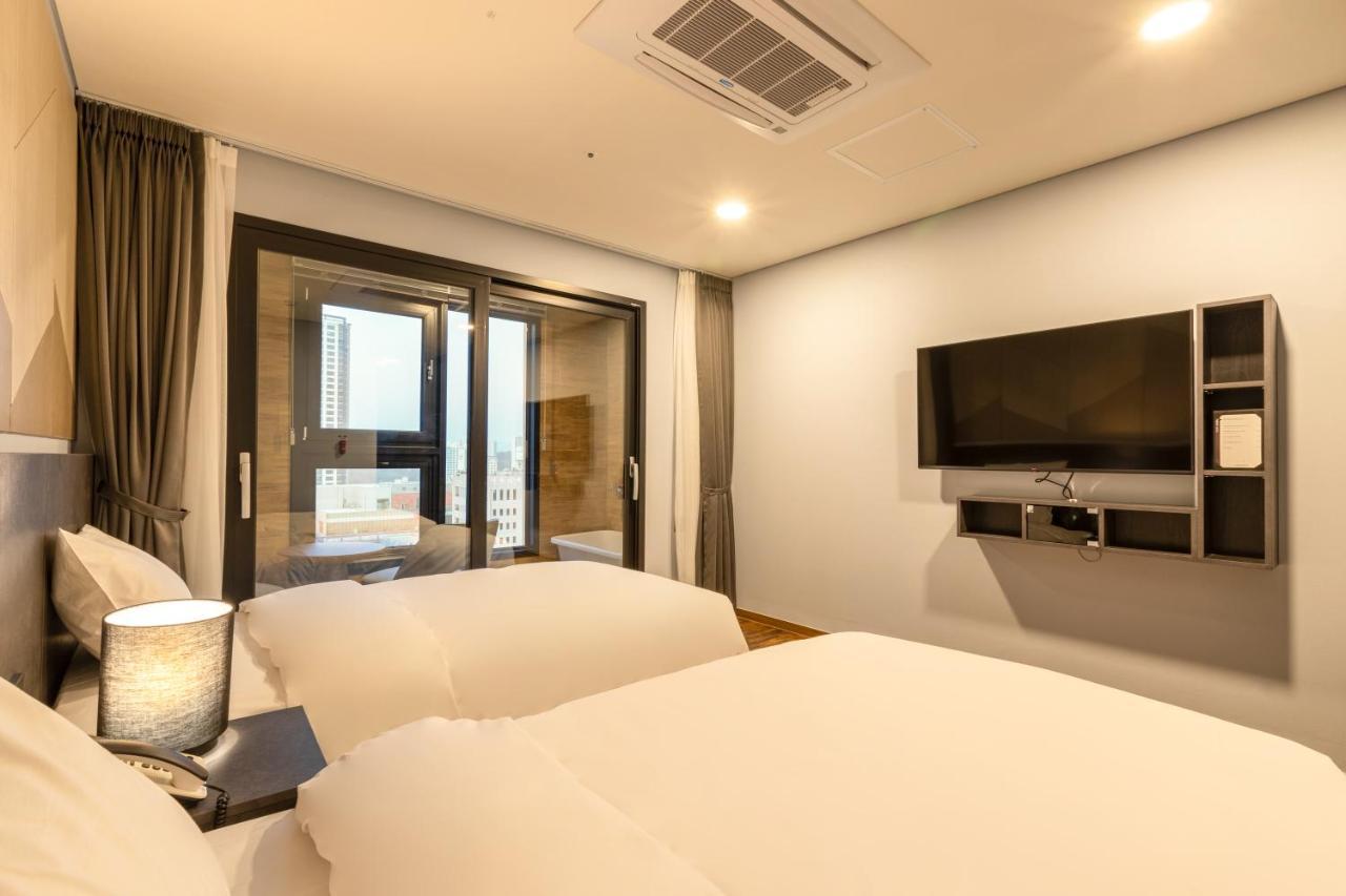 Urban-Est Hotel Коян Экстерьер фото