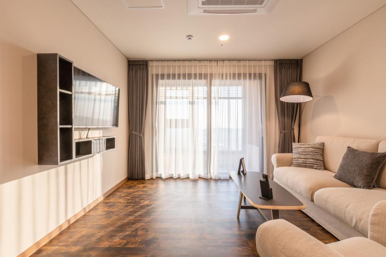 Urban-Est Hotel Коян Экстерьер фото