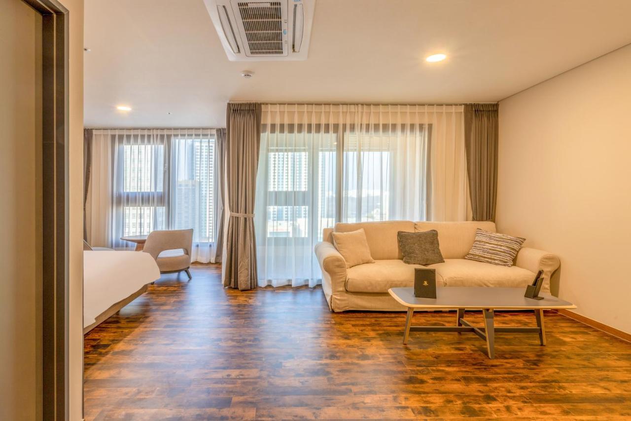 Urban-Est Hotel Коян Экстерьер фото