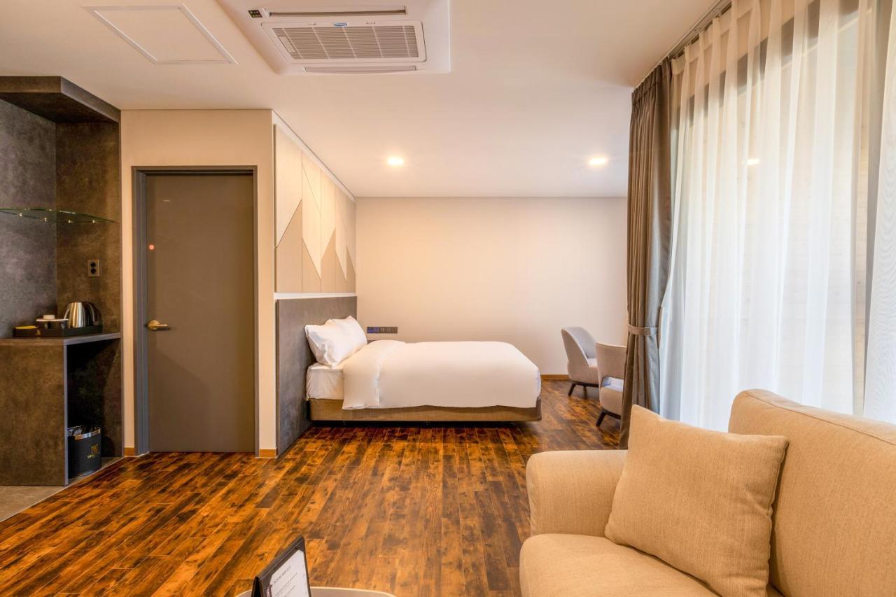 Urban-Est Hotel Коян Экстерьер фото