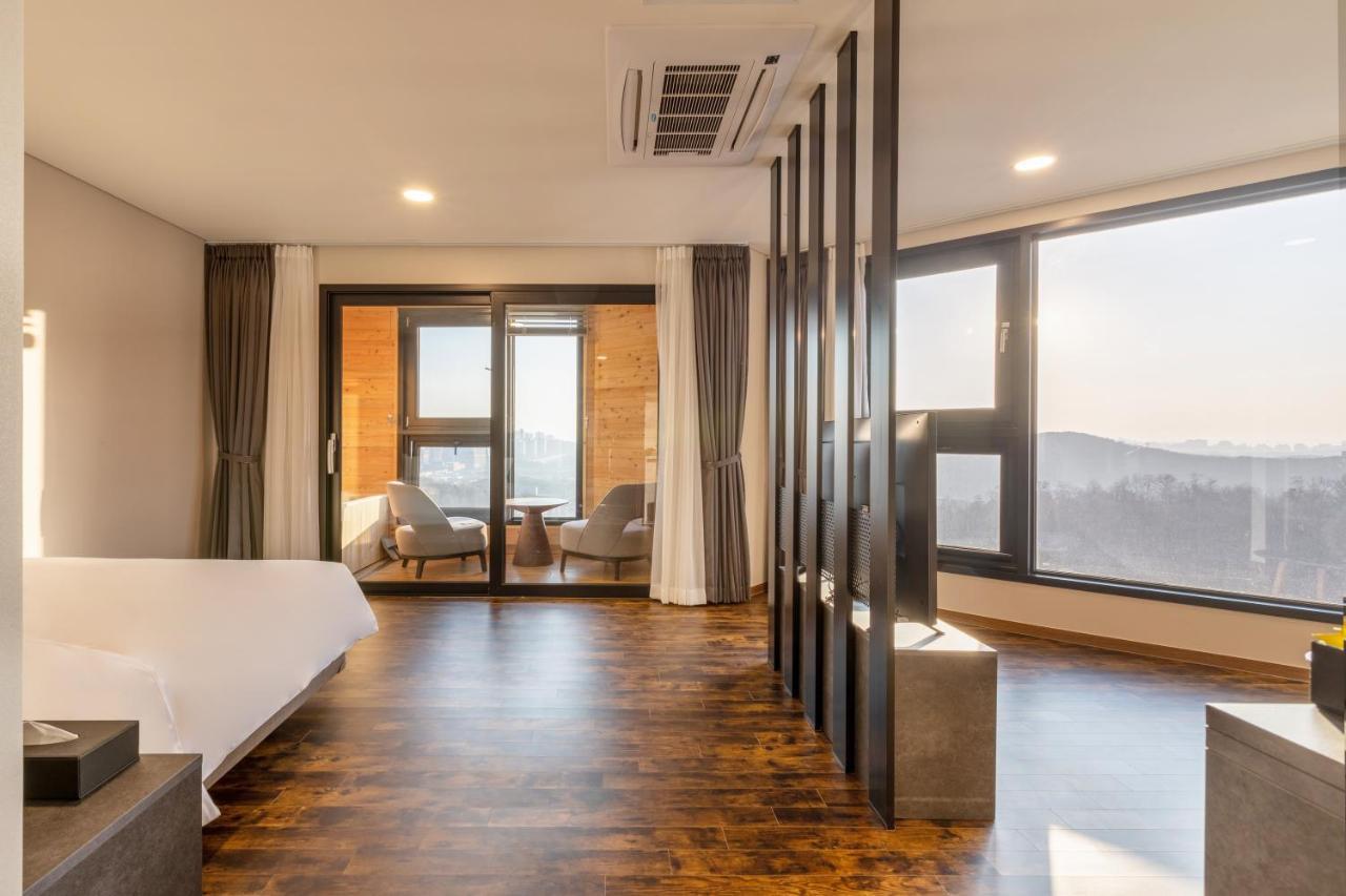 Urban-Est Hotel Коян Экстерьер фото