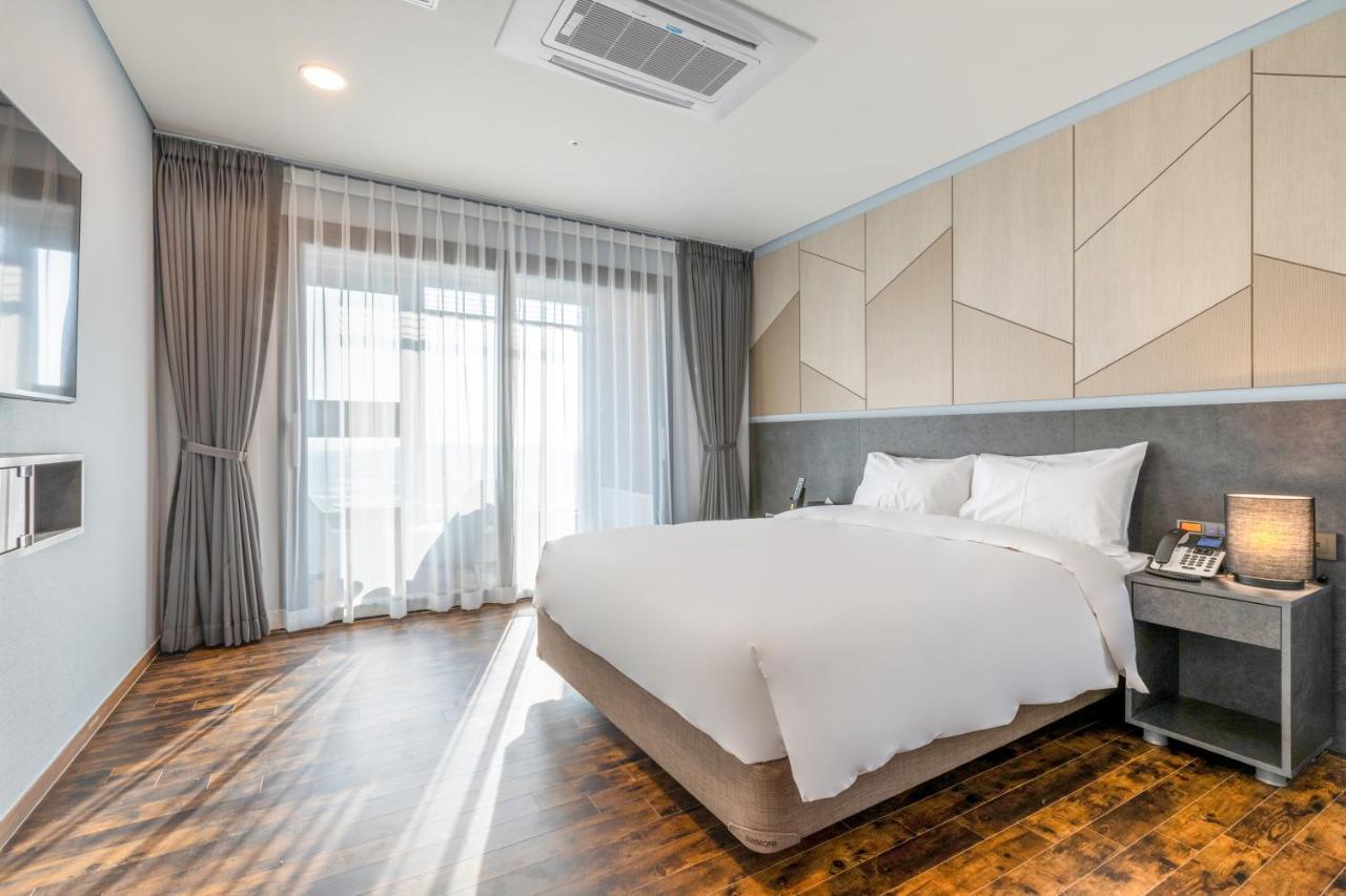 Urban-Est Hotel Коян Экстерьер фото